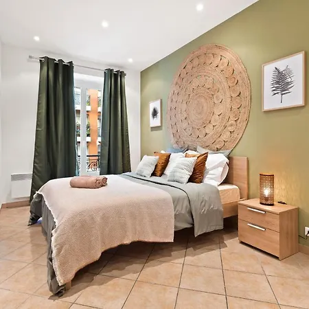 - Renting - Lascaris - Charm & Spacious & Comfort 3p Port Bonaparte Lägenhet