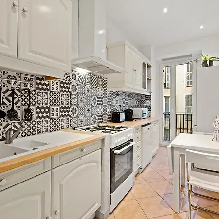 Apartment - Renting - Lascaris - Charm & Spacious & Comfort 3p Port Bonaparte